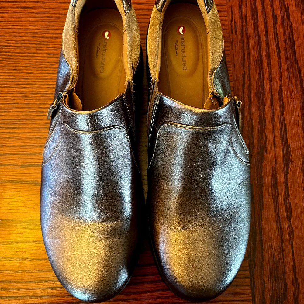 Clarks metallic shoes size 8 1/2